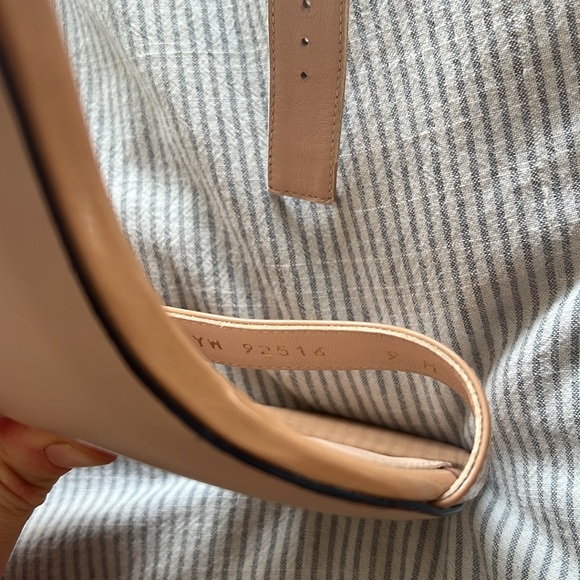 Stuart Weitzman nudist curve size 9. Patent. Brand new with dust bag. - Picture 4 of 4